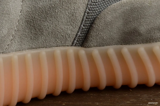 LIGHT 750 YEEZY GREY GLOW GUM BOOST DARK BB1840 ADIDAS 1027